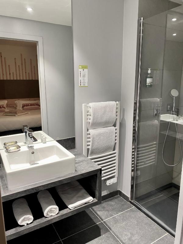 Queen Room image 1