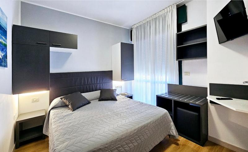 Double or Twin Room image 3