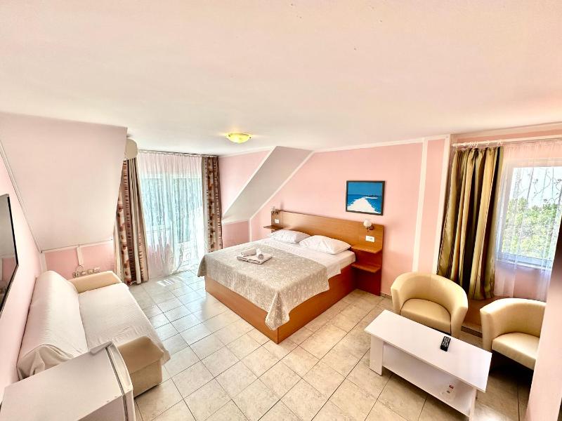 Superior Double Room with Sea View image 1