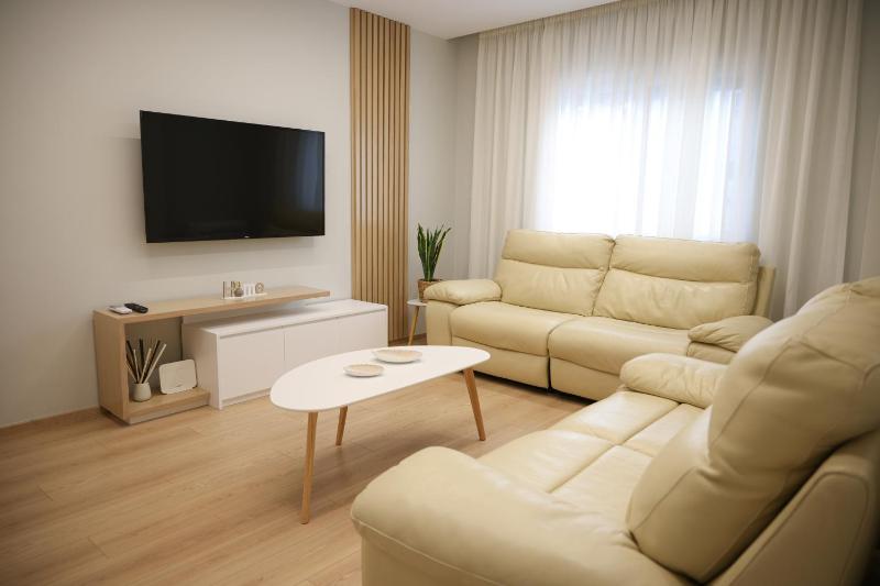 Elegant Apartment Near Wilson Square - image 1