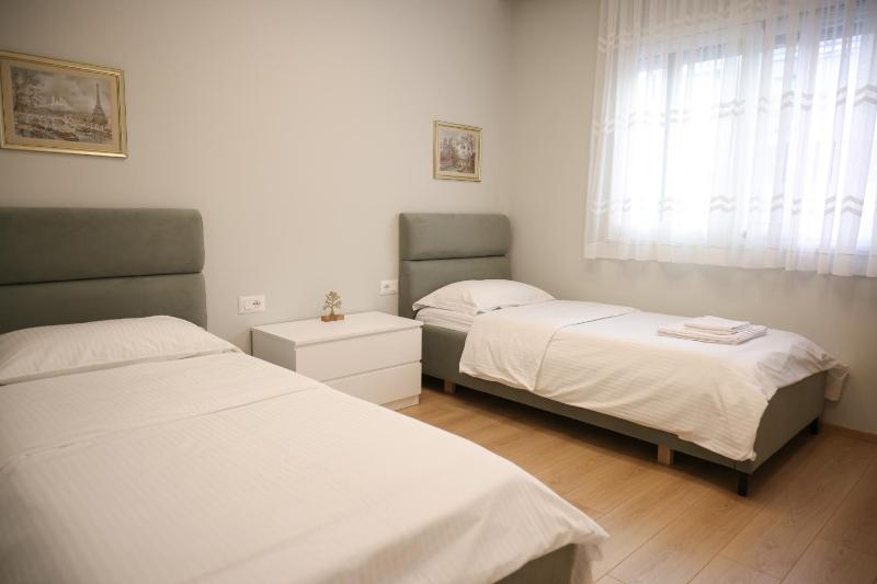 Elegant Apartment Near Wilson Square - image 14