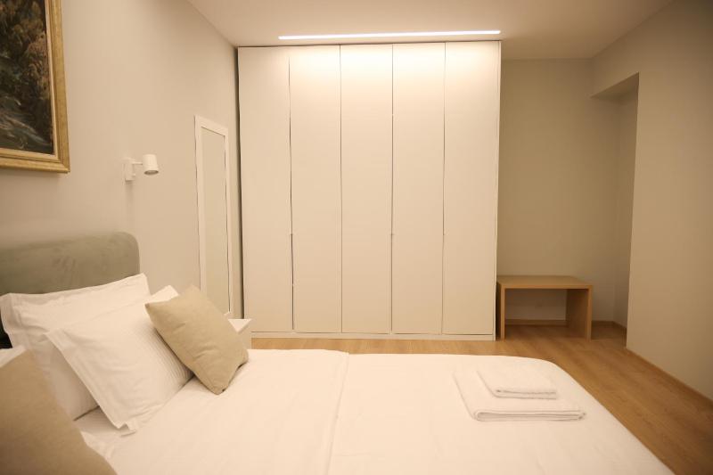 Elegant Apartment Near Wilson Square - image 6