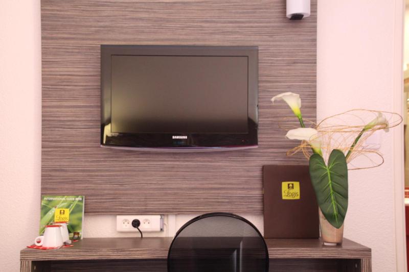Twin Room image 2