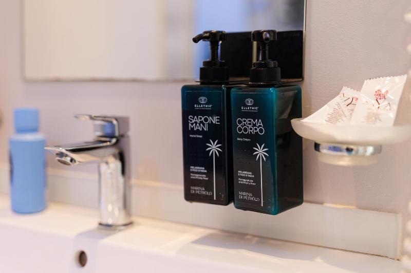 Triple Room with Sea View and Balcony - Ground Floor image 3