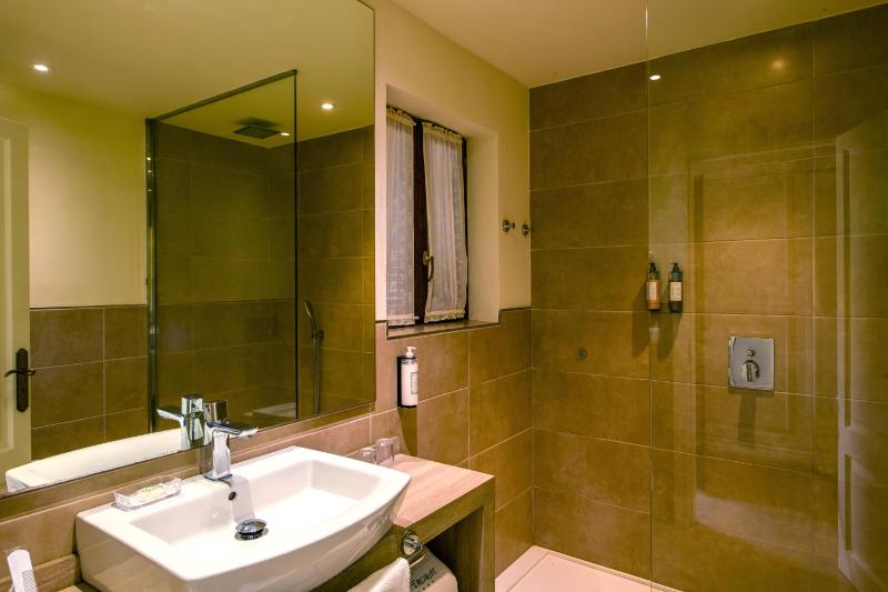 Double Room with Terrace image 3