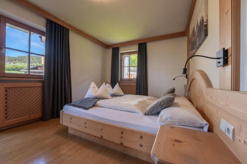 Deluxe One-Bedroom Apartment image 1