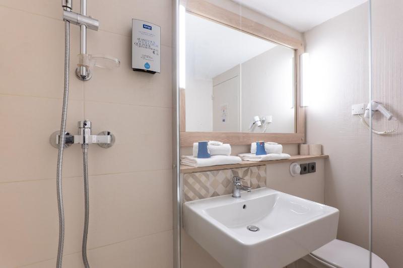 Twin Room image 1