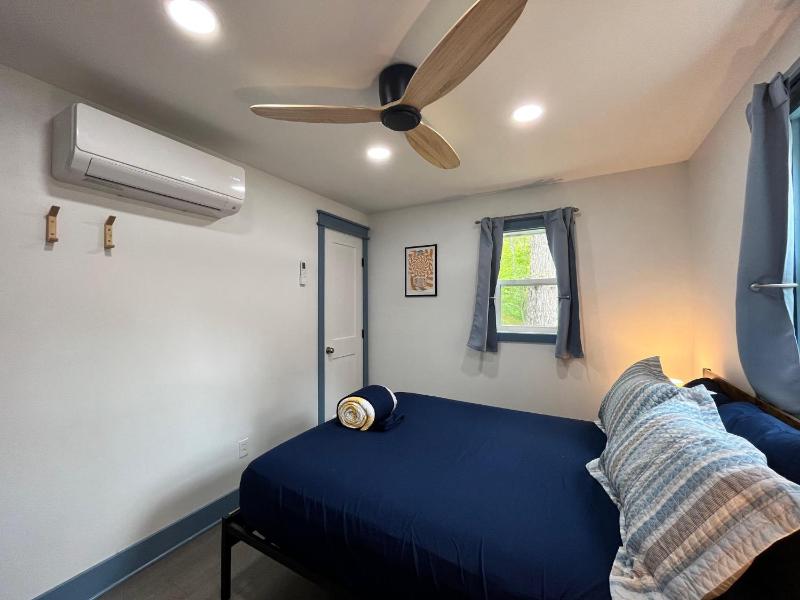 Two-Bedroom House image 4