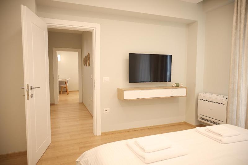 Elegant Apartment Near Wilson Square - image 8
