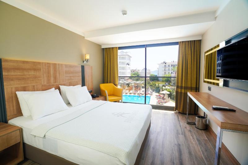 Standard Double or Twin Room image 3