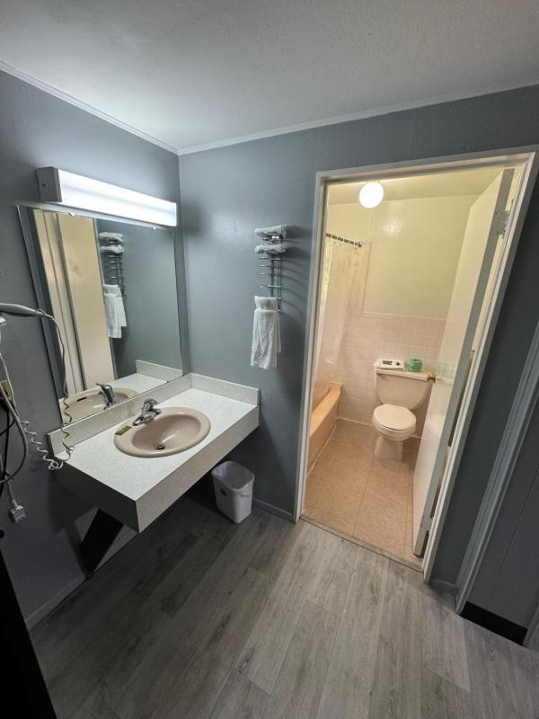 Double Room image 3