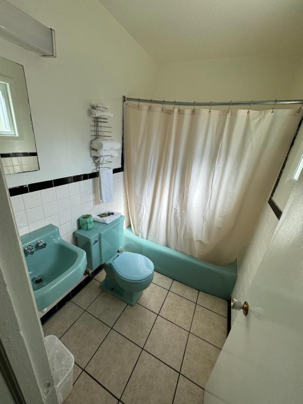 Budget Double Room - Smoking image 2