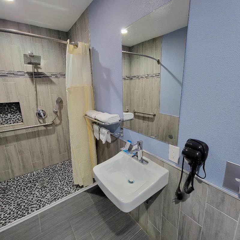 King Room - Disability Access image 3
