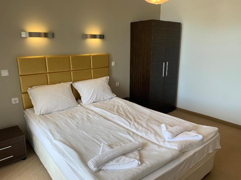 One-Bedroom Apartment with Balcony image 2