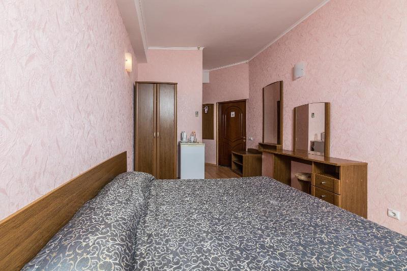 Standard Double Room image 2