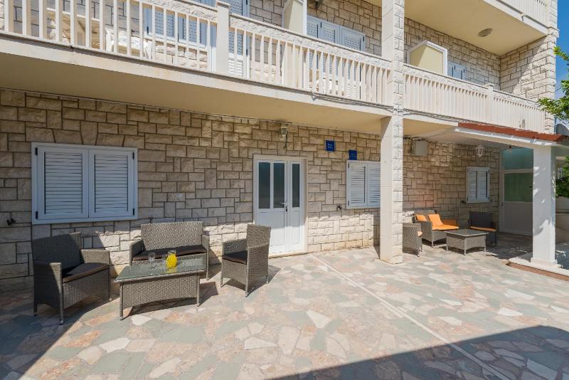 Villa Tomasovic with pool in Podstrana - image 24
