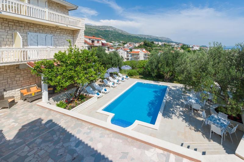 Villa Tomasovic with pool in Podstrana - image 37
