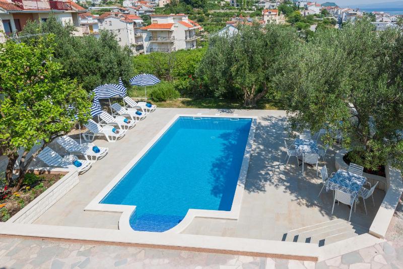 Villa Tomasovic with pool in Podstrana - image 5