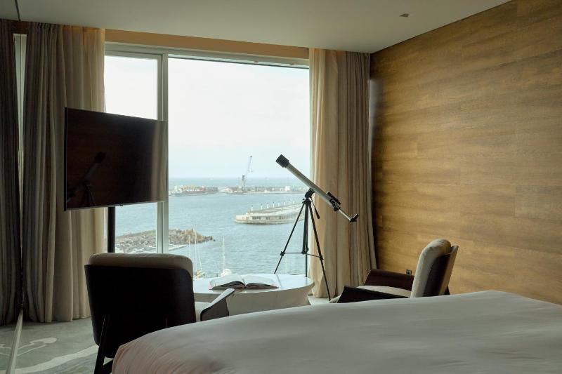 Superior Double Room with Sea View image 1