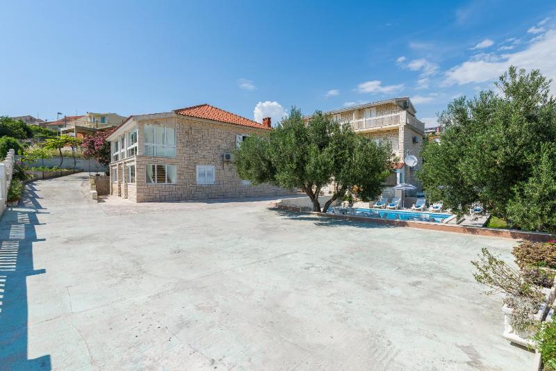 Villa Tomasovic with pool in Podstrana - image 43