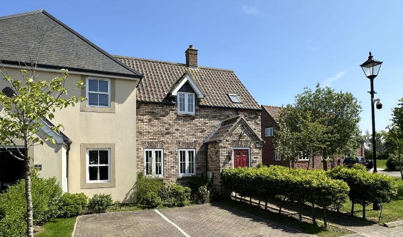 Shell Cottage - Part of the The Bay Filey Holiday Village with pool gym and direct beach access pub restaurant tennis and meadows walks - image 32