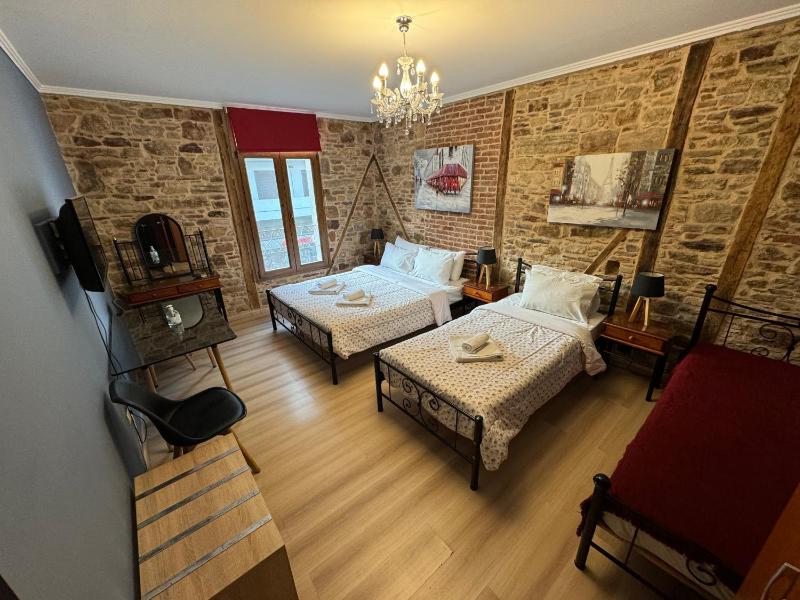 Double or Twin Room image 3