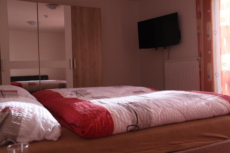 Deluxe Double Room with Extra Bed image 2