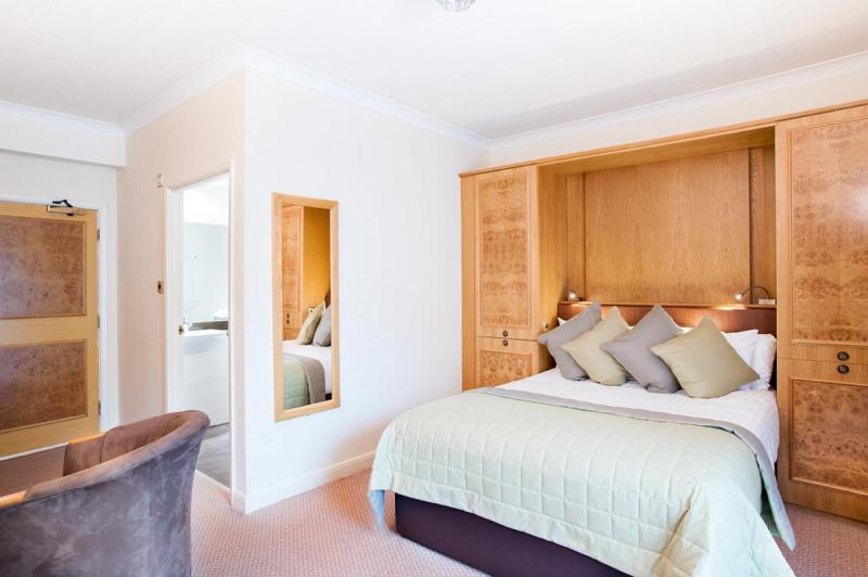 Standard Double or Twin Room image 4