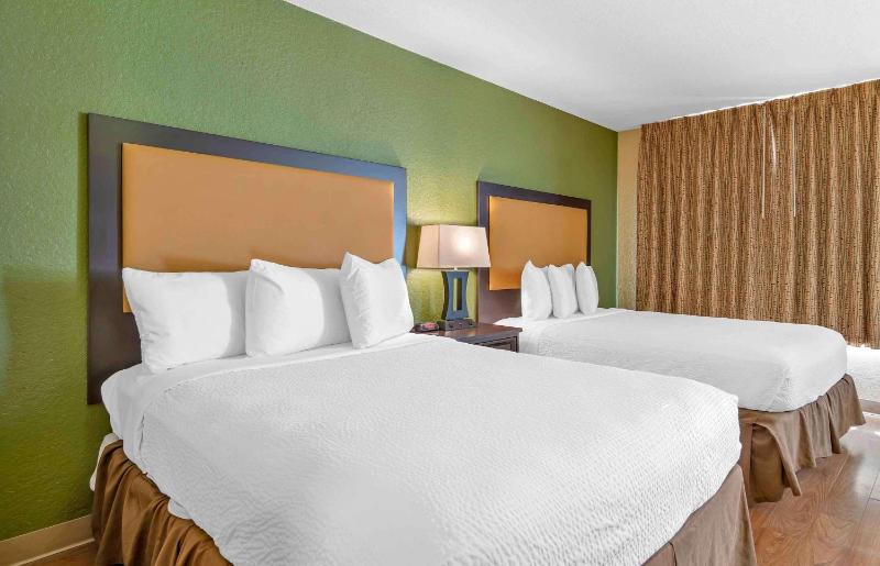 Deluxe Studio with 2 Double Beds - Non-Smoking image 1