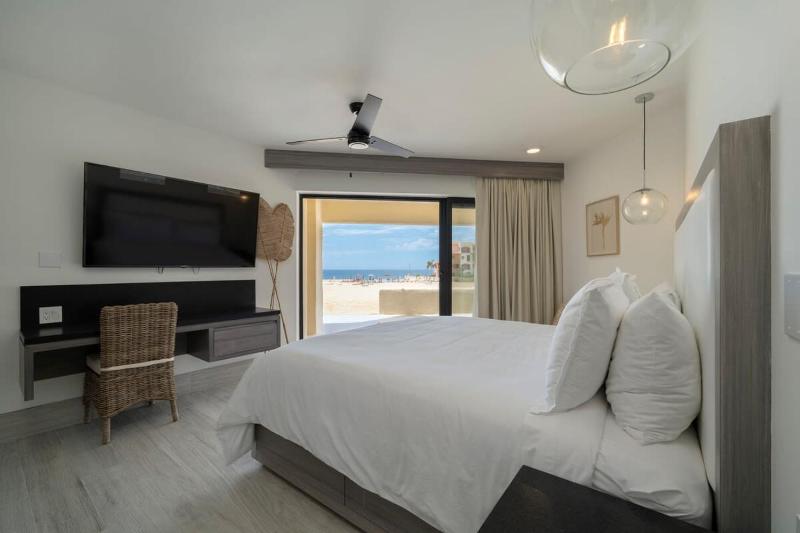 Unit 150- Casa Kelly - OCEANFRONT Fully Renovated - image 3