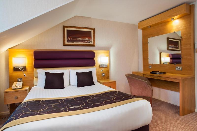 Standard Double or Twin Room image 2