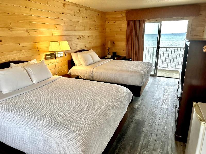 Two Queen Beds - Lake Front Bridgeview image 1