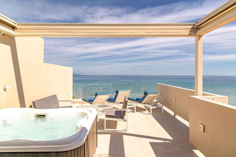 Luxury Suite image 4