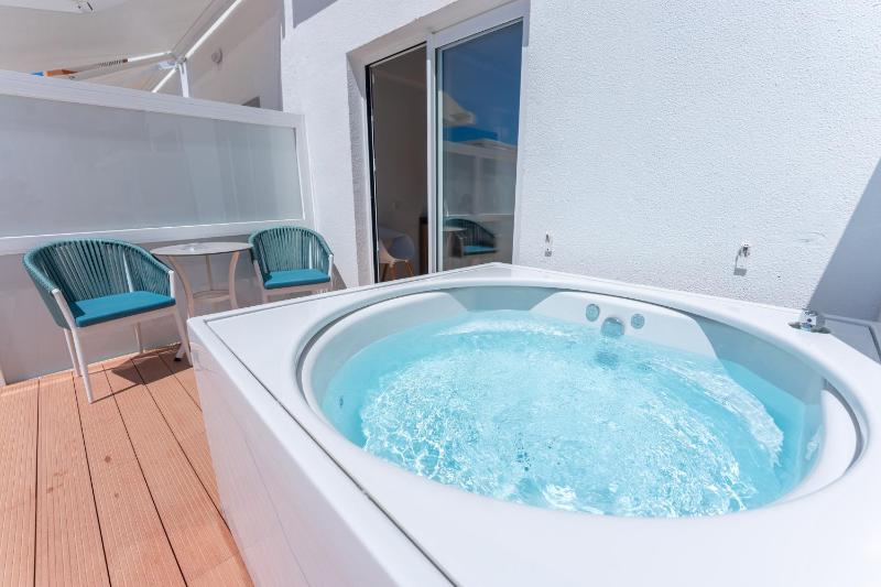 Junior Suite with Spa Bath and Balibed in Terrace - Spa Access Included image 4