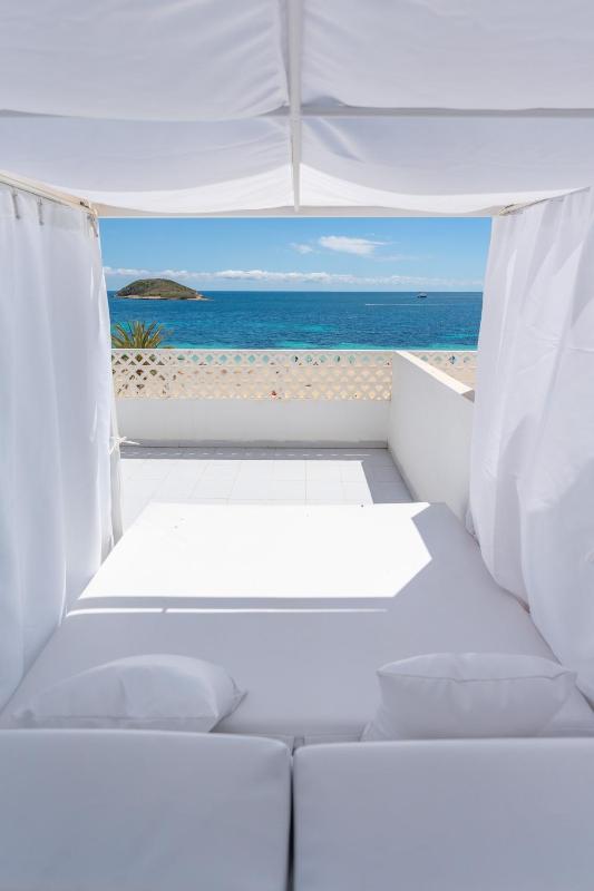 Premium Twin Room with Sea View - Spa Access Included image 4