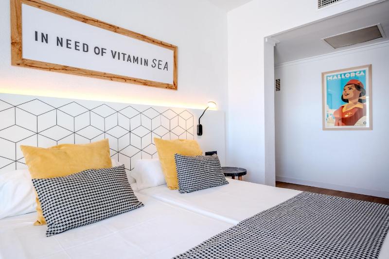 Twin Room with Sea View Spa Acces included image 2