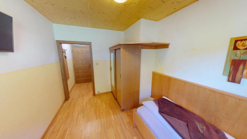 Single Room image 4