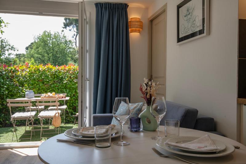 Apartment (3 Adults) with Garden image 3