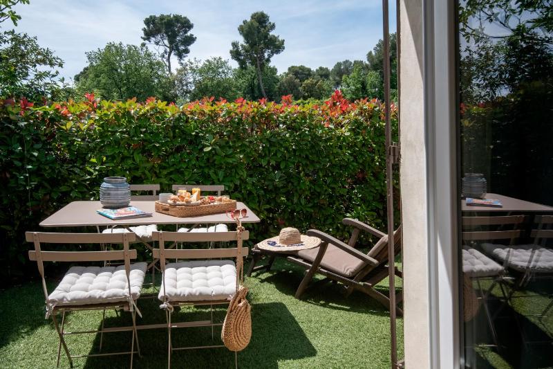 Apartment (3 Adults) with Garden image 2