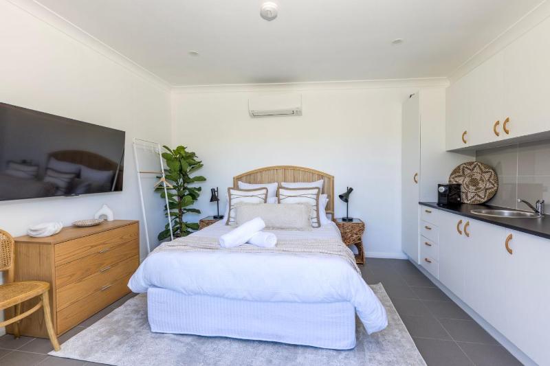 3 Pillars - Pet Friendly - 4 Mins Walk to Beach - image 35