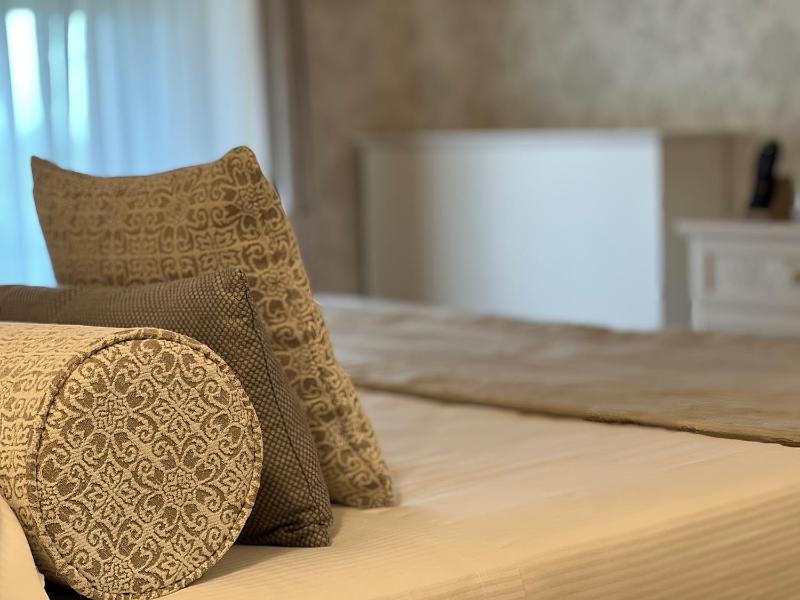 Superior King Suite image 4
