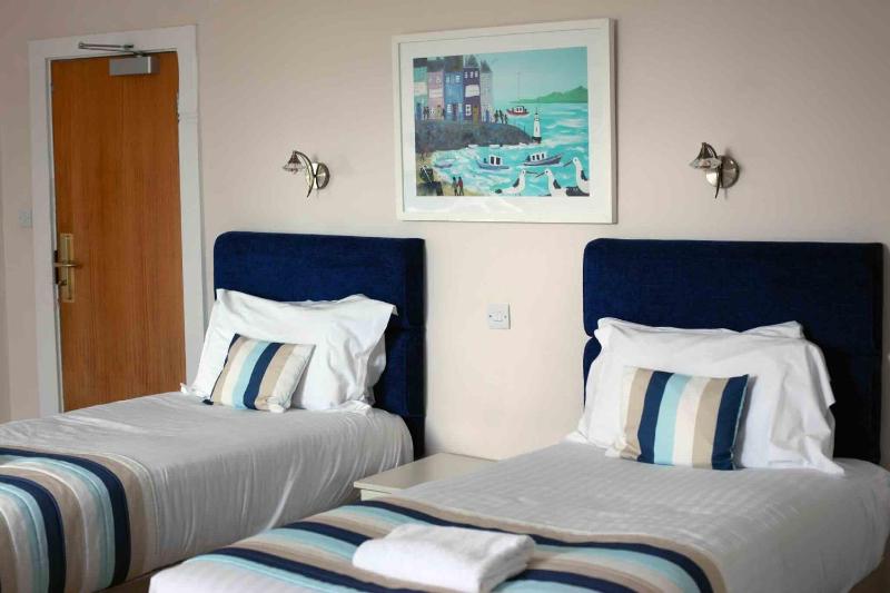Twin Room image 1