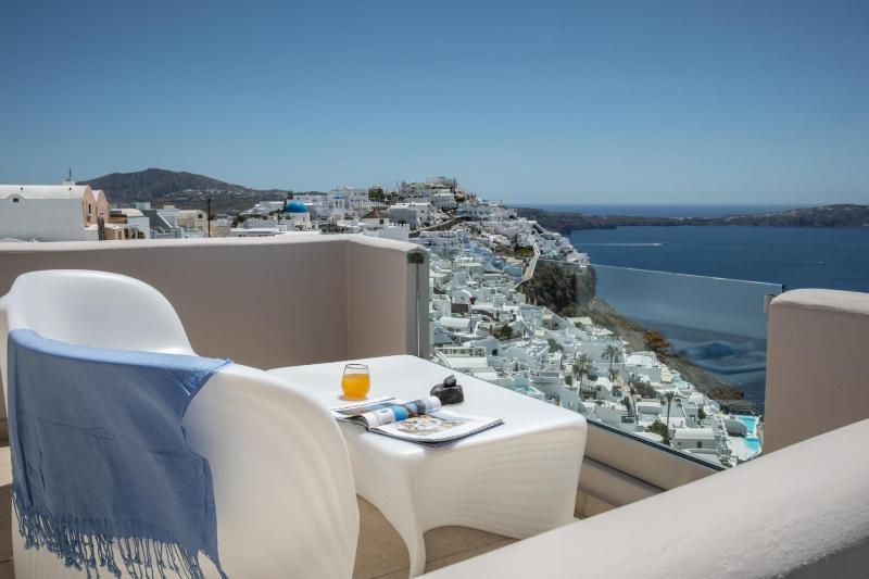 Junior Suite with Caldera View  image 1