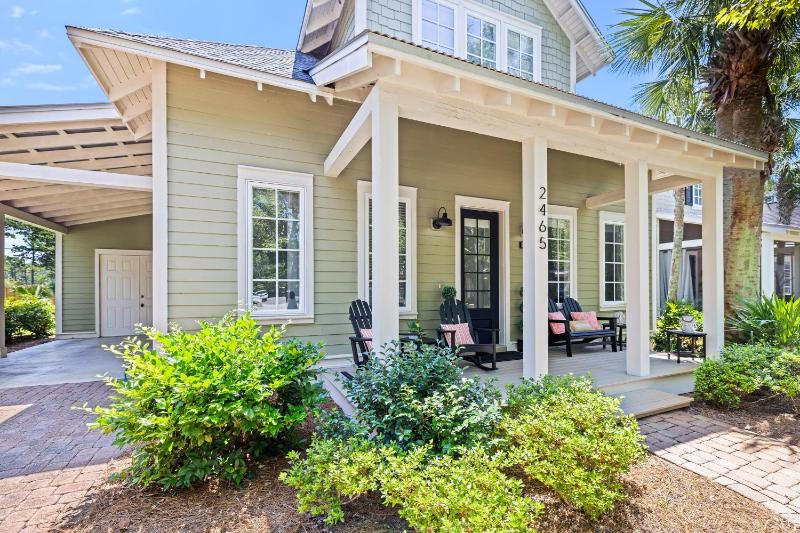 2465 Bungalo Home - image 10