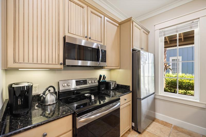 2465 Bungalo Home - image 12