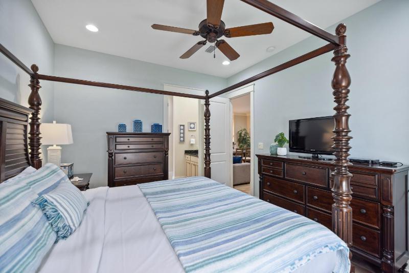 2465 Bungalo Home - image 49