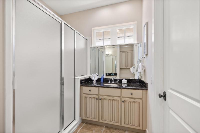 2465 Bungalo Home - image 16