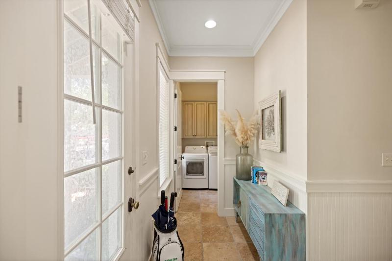 2465 Bungalo Home - image 31