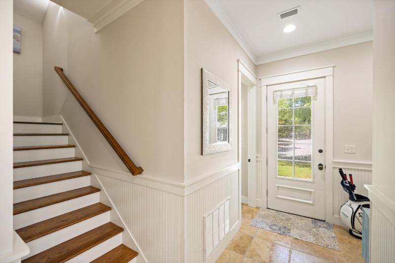 2465 Bungalo Home - image 6