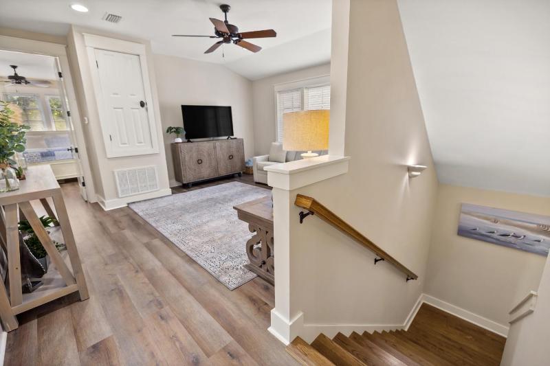 2465 Bungalo Home - image 36